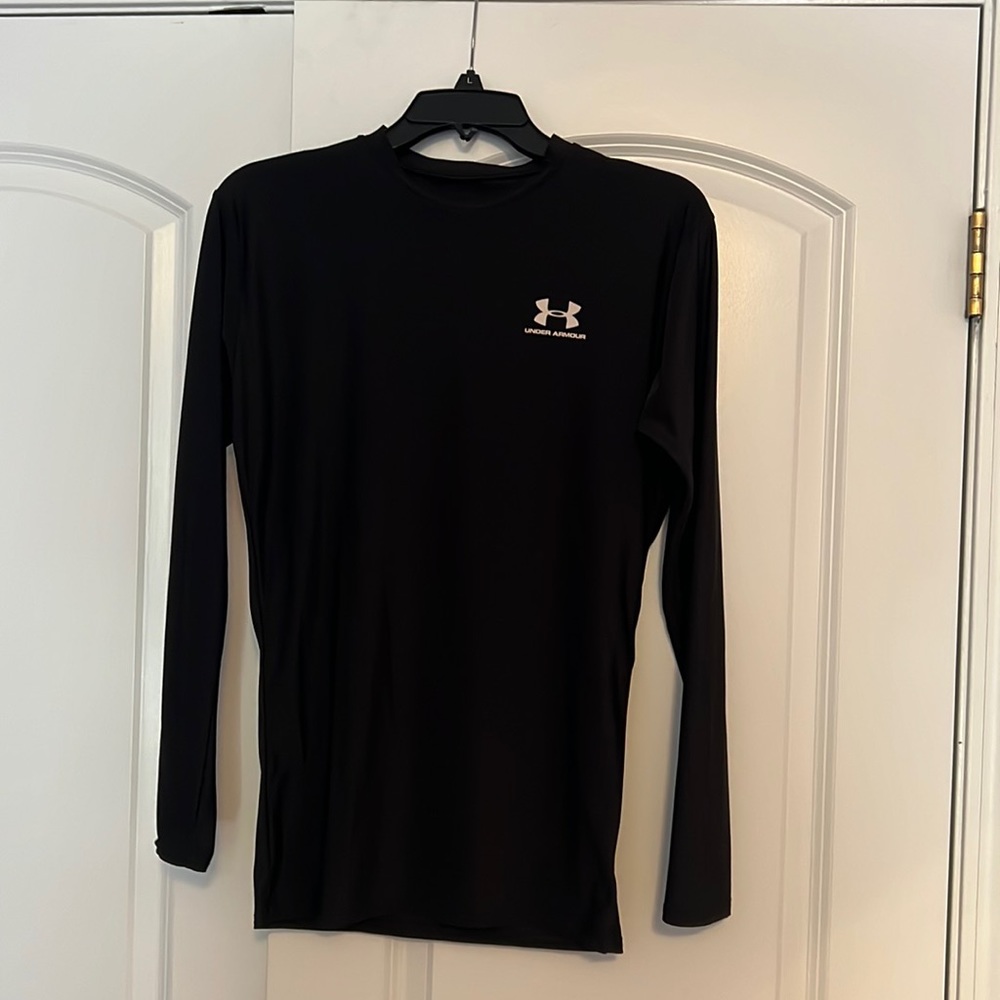 Boys extra large under armor, dry fit shirt